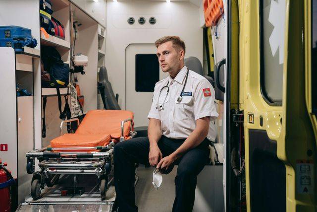 ๐ EMR / Paramedic Medical Personnel โ Oil & Gas Sites, Alberta & BC (Up to $800/day) โ Edmonton, Alberta
